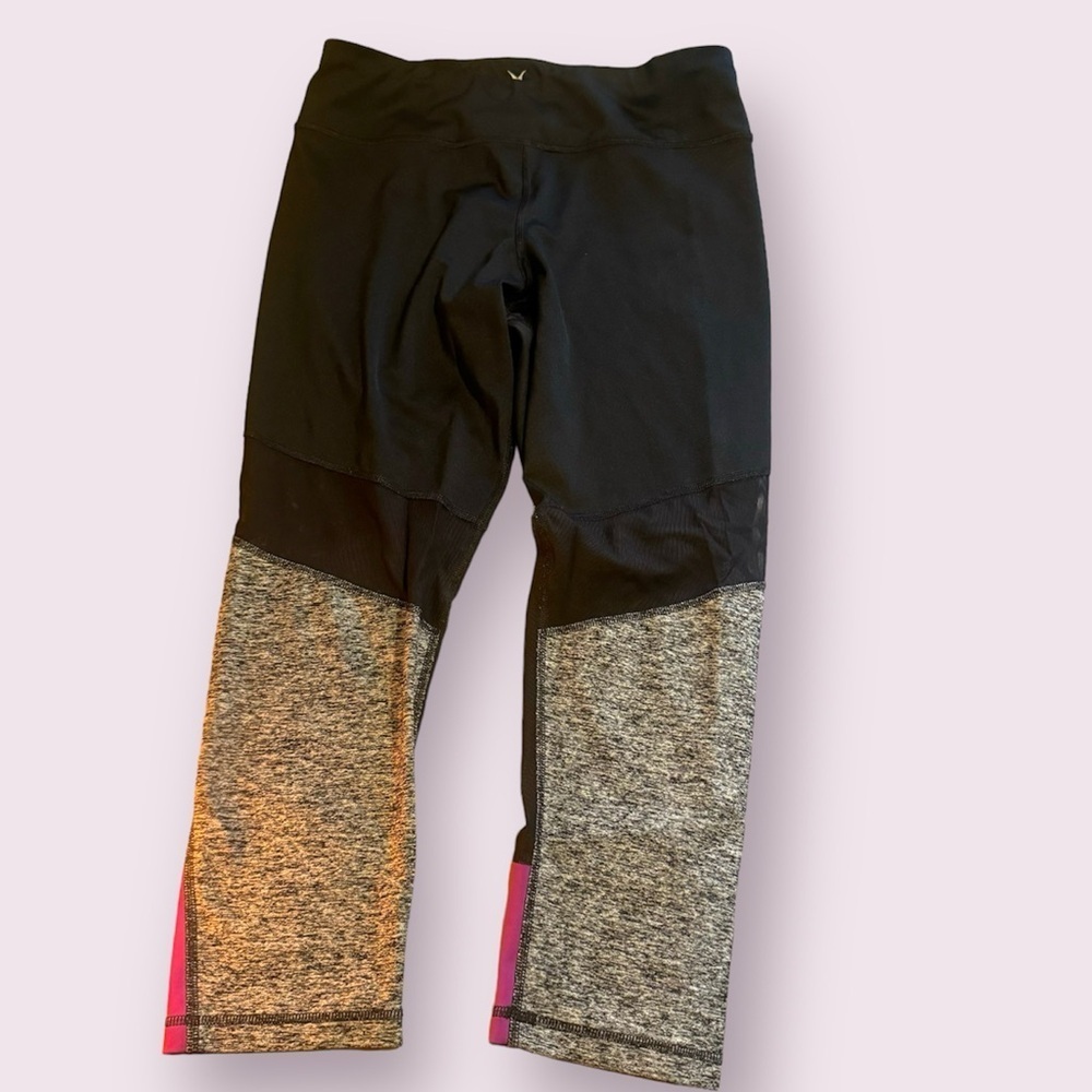 Express EXP Core Performance Athletic Capris - image 2